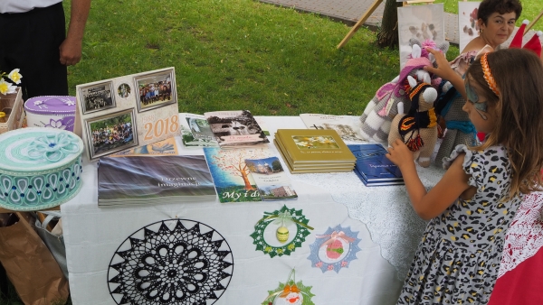 Truskawkowy piknik rodzinny w G&oacute;rze Puławskiej