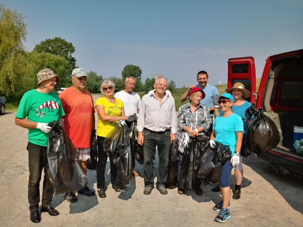 Miło i pięknie ludziom, miło też przyrodzie, kiedy dokoła nie ma śmieci. Nawet słońce żywiej wtedy świeci